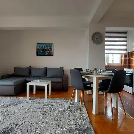 Ady * نوفي بازار