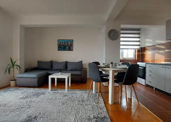 Ady * נובי פאזאר