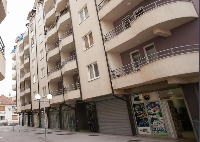 Ady * נובי פאזאר